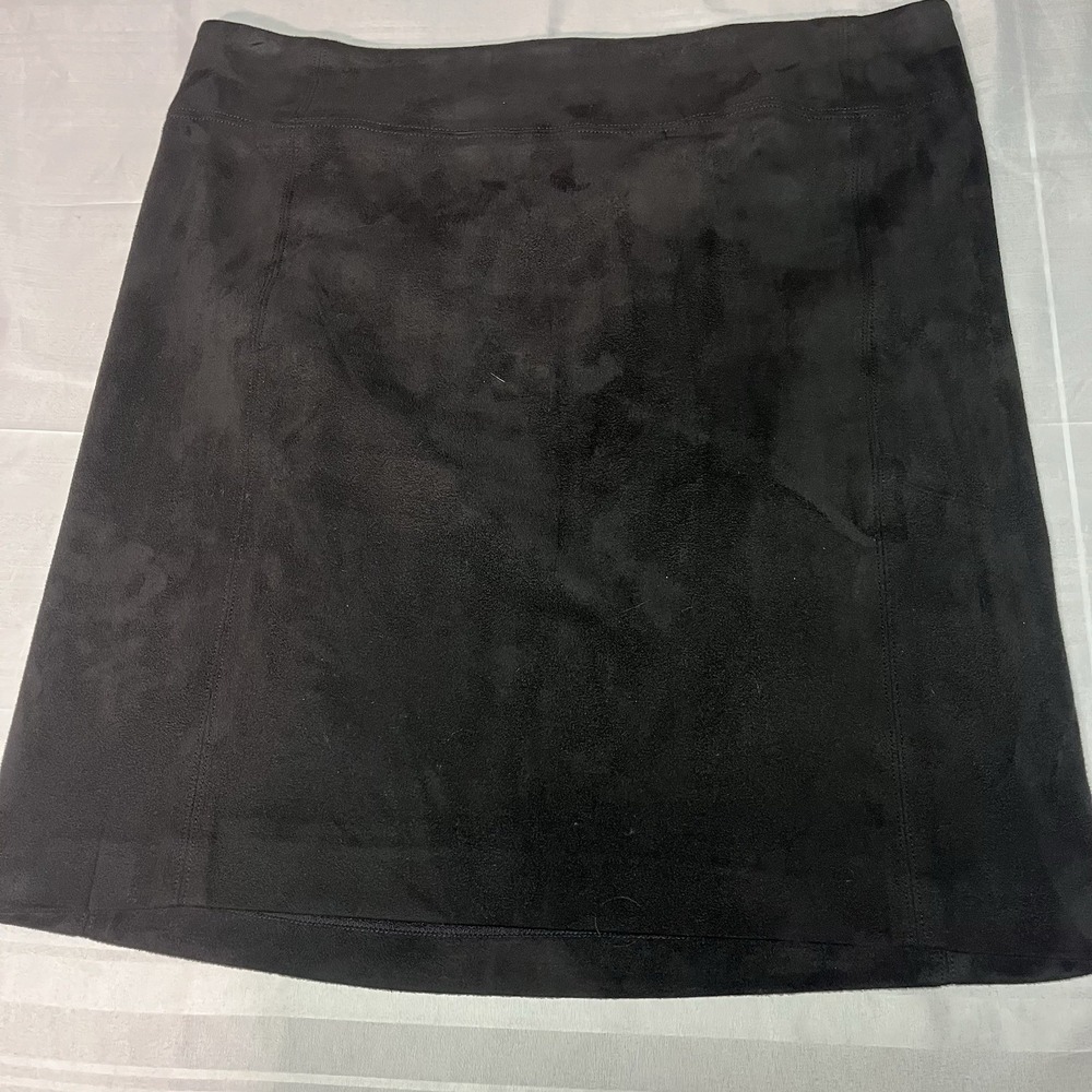 J McLaughlin Women's Size 14 Skirt Faux Suede black pencil straight stretch